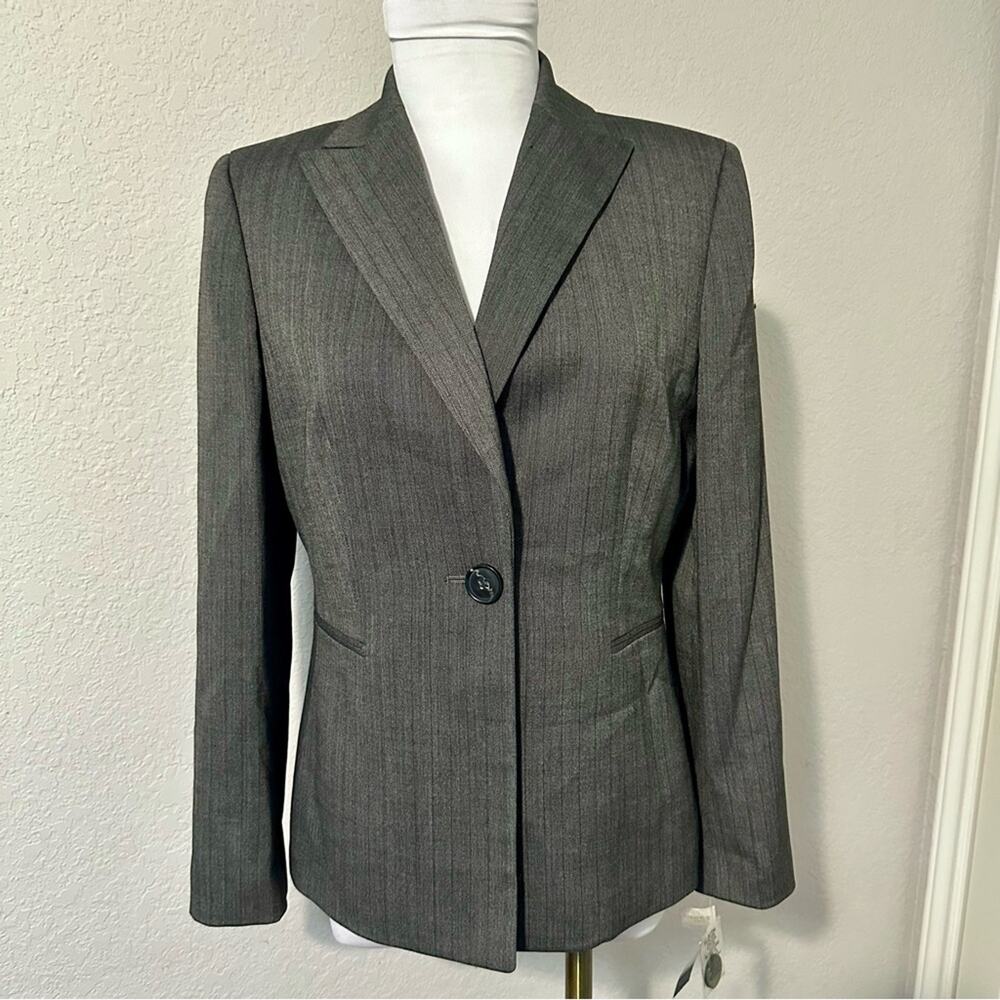 Kasper Gray Blazer with Notched Lapels and Tailored Fit